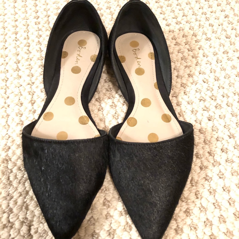 Black calf skin and sued flats.